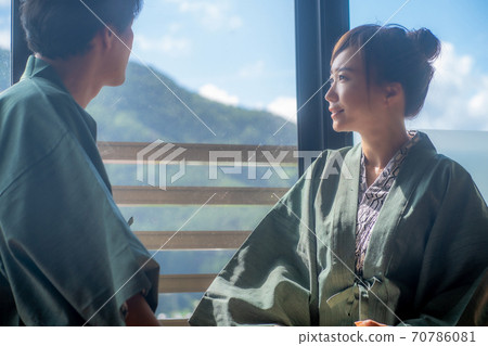 來溫泉的男人和女人 來溫泉的男人和女人 70786081