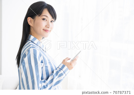 女人睡衣智能手機 70787371