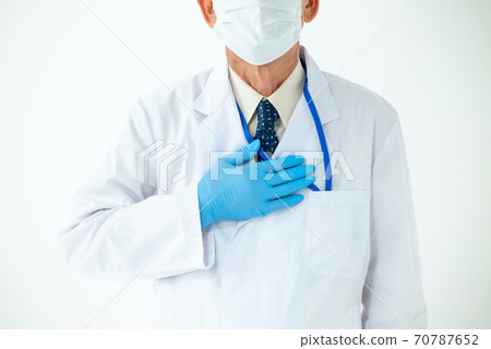 Medical image: A man in a white coat 70787652