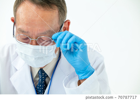 Medical image: A man in a white coat Medical image: A man in a white coat 70787717