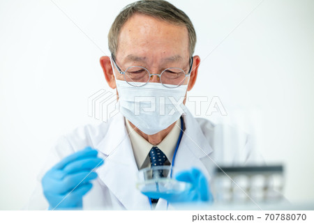 Medical image: A man in a white coat Medical image: A man in a white coat 70788070