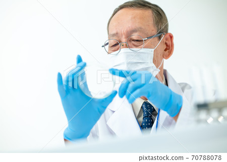 Medical image: A man in a white coat Medical image: A man in a white coat 70788078