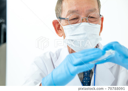 Medical image: A man in a white coat Medical image: A man in a white coat 70788091