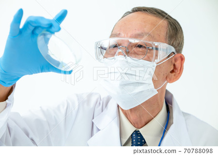 Medical image: A man in a white coat Medical image: A man in a white coat 70788098