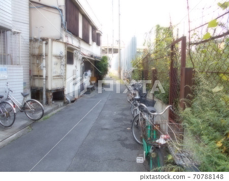 Side street 70788148