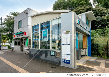 Aoyama 1-chome police box and subway Aoyama 1-chome station 70788333