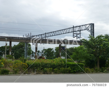 台灣花蓮-11/13/2013:台鐵吉安車站月台 70788819