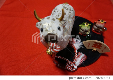 Zodiac decorations, ox figurines and accessories to celebrate the New Year Zodiac decorations, ox figurines and accessories to celebrate the New Year 70789984