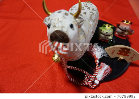 Zodiac decorations, ox figurines and accessories to celebrate the New Year Zodiac decorations, ox figurines and accessories to celebrate the New Year 70789992