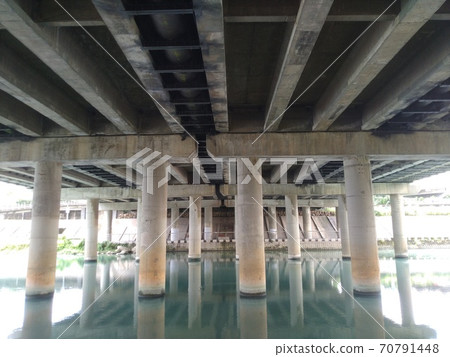 台灣台北 08 29 跨越士林及北投的雙溪橋橋墩 照片素材 圖片 圖庫 台灣台北 08 29 跨越士林及北投的雙溪橋橋墩 照片素材 圖片 圖庫