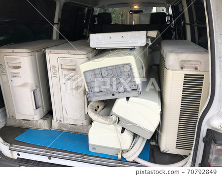 Loading of disposal air conditioner 70792849