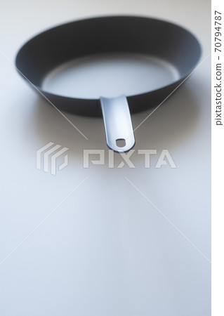Iron frying pan, cooking utensils, utensils, kitchen dishes, iron, metal, metal 70794787