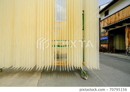 Sun-dried Miwa elemental noodles (Sakurai City, Nara Prefecture) Sun-dried Miwa elemental noodles (Sakurai City, Nara Prefecture) 70795156