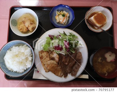 日式牛肉烤肉午餐 日式牛肉烤肉午餐 70795177