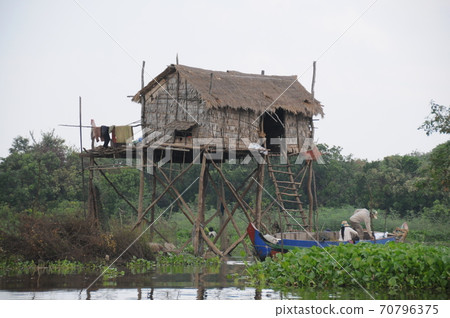 柬埔寨，通萊薩普湖，浮動房屋 70796375