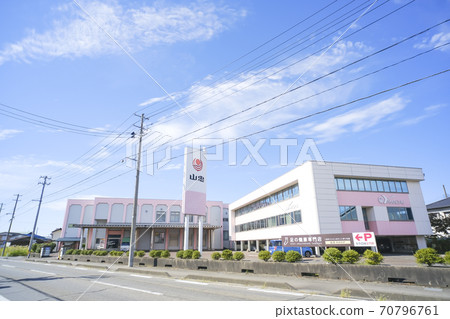 服裝等郵購業務的公司大樓（山中） 70796761