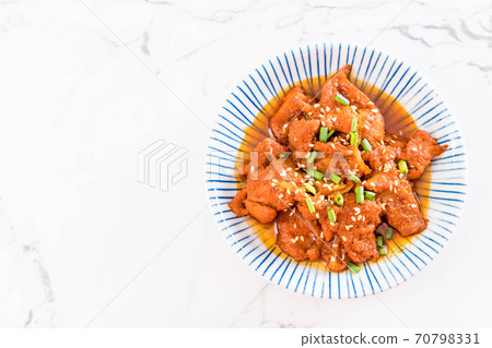 fried pork with spicy korean sauce (bulgogi) 70798331