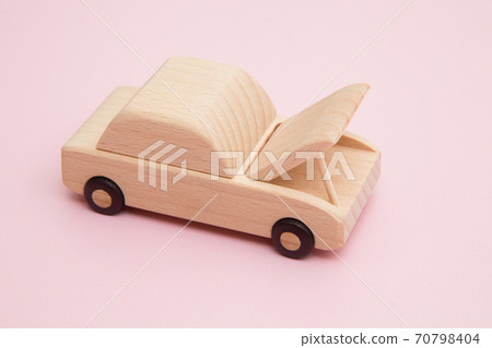 car with open hood car with open hood 70798404