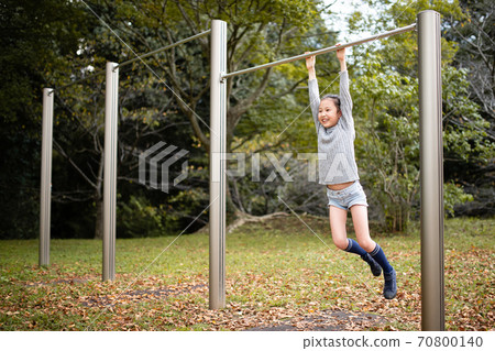 女孩玩鐵棍 女孩玩鐵棍 70800140