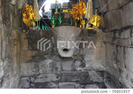 Cambodia, Angkor ruins, Neak Poun (entangled snake), Higuchi of human face Cambodia, Angkor ruins, Neak Poun (entangled snake), Higuchi of human face 70801957