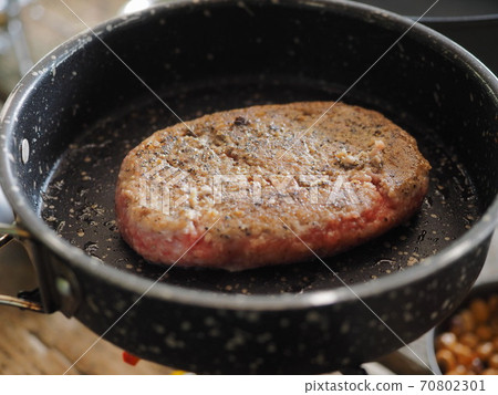 Hamburger to bake in mountaineering Hamburger to bake in mountaineering 70802301