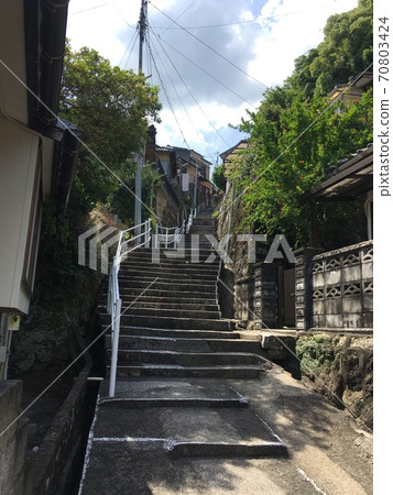 A steep staircase that breaks the heart A steep staircase that breaks the heart 70803424