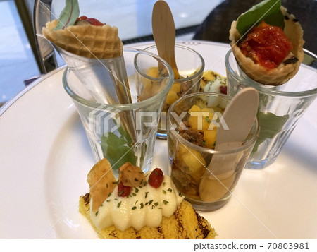 Afternoon tea Afternoon tea 70803981
