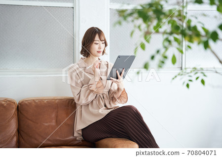 Creator apparel brand designer fashion freelance editor working woman Creator apparel brand designer fashion freelance editor working woman 70804071