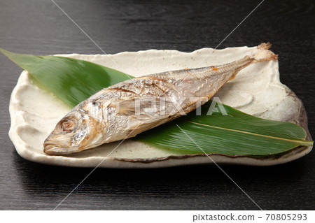 與鹽的烤馬鯖魚 70805293