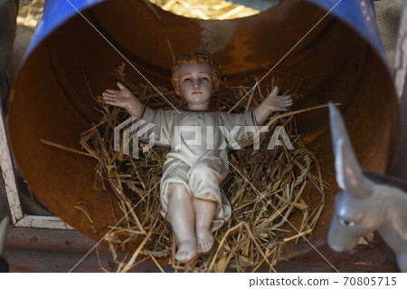 Baby Jesus laying in a straw cradle Baby Jesus laying in a straw cradle 70805715