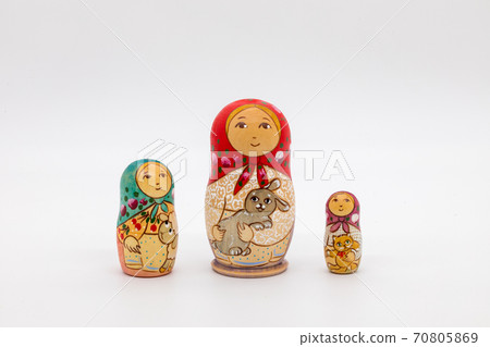 3層娃，白色背景 70805869