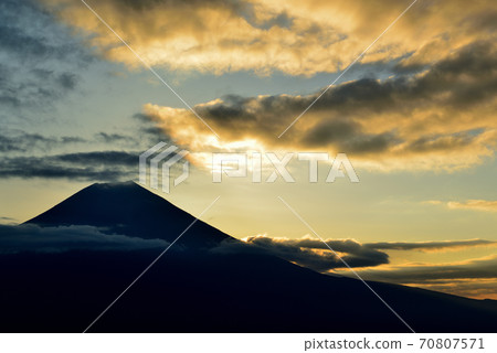 Dawn of Mt. Fuji from Inoto Forest Road Dawn of Mt. Fuji from Inoto Forest Road 70807571