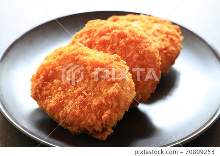 美味的炸肉餅 70809253