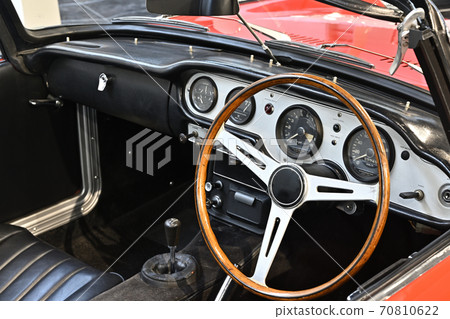 歷史悠久的汽車座艙 70810622