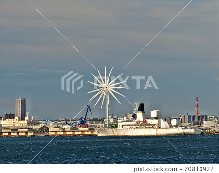 Multiple shots of wind power blades for 3 seconds, 6 of which are combined Multiple shots of wind power blades for 3 seconds, 6 of which are combined 70810922