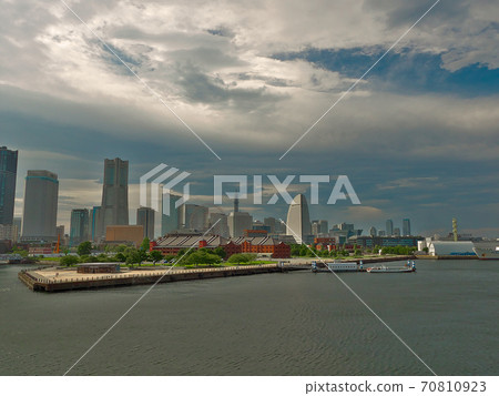 A distant view of the Minato Mirai area of Yokohama 70810923