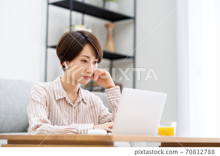 A woman doing telework in the living room. A woman doing telework in the living room. 70812788