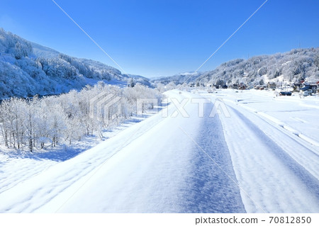 Snowy Chikuma River and hoarfrost Snowy Chikuma River and hoarfrost 70812850