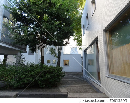 代官山山坡露台,光線和陰影清晰 代官山山坡露台,光線和陰影清晰 70813295