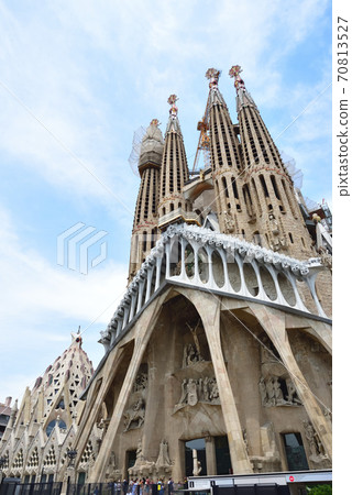 Sakurada Familia 70813527