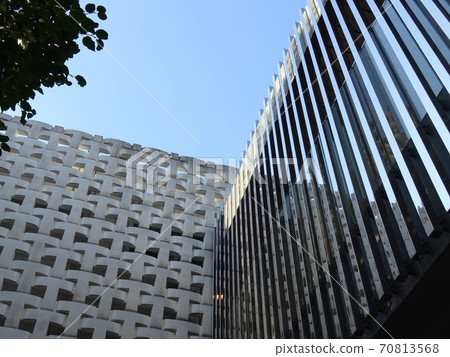 Daikanyama T-SITE, which is sunny and sunny 70813568