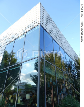 Daikanyama T-SITE, which is sunny and sunny 70813571