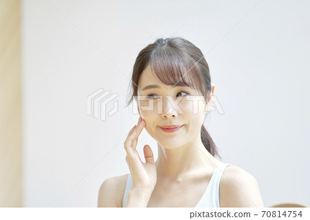 美麗微笑的女人 70814754