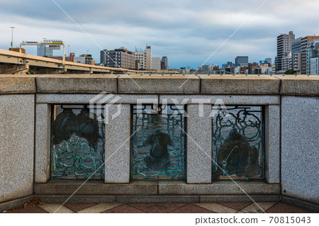 在東京台東區淺草附近的東京漫步，參觀墨田河大橋，倉前大橋 70815043
