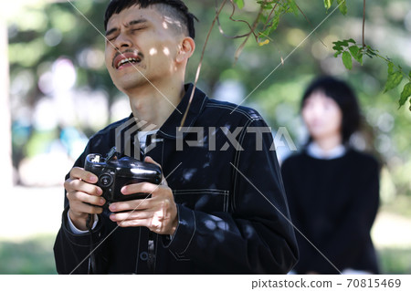 Photographer who forgot the battery Photographer who forgot the battery 70815469