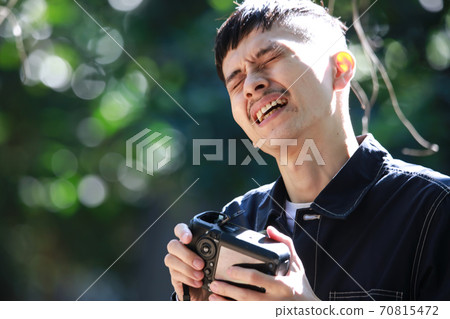 Photographer who forgot the battery Photographer who forgot the battery 70815472