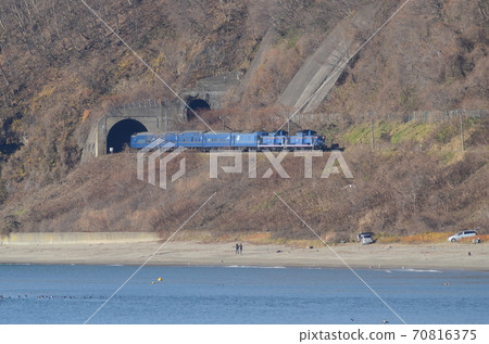 從內浦灣跳出隧道的“北越” 從內浦灣跳出隧道的“北越” 70816375