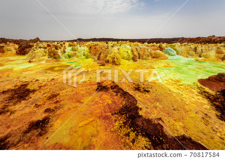 A spectacular view of the colorful surroundings of Dallol volcano, which I stopped by on a tour of the Danakil Desert in Ethiopia 70817584