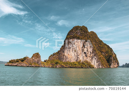 Rock and island formations in Gulf of Thailand 70819144