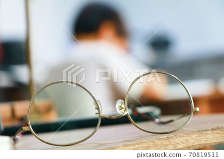 Parents watching over their children's studies 70819511